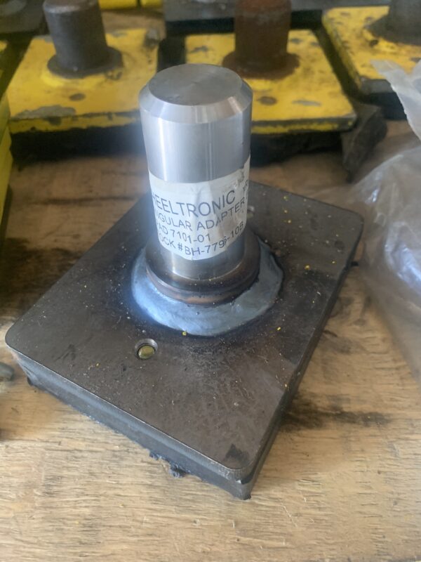 Wheeltronic Rectangular Adapter Base with Pad
